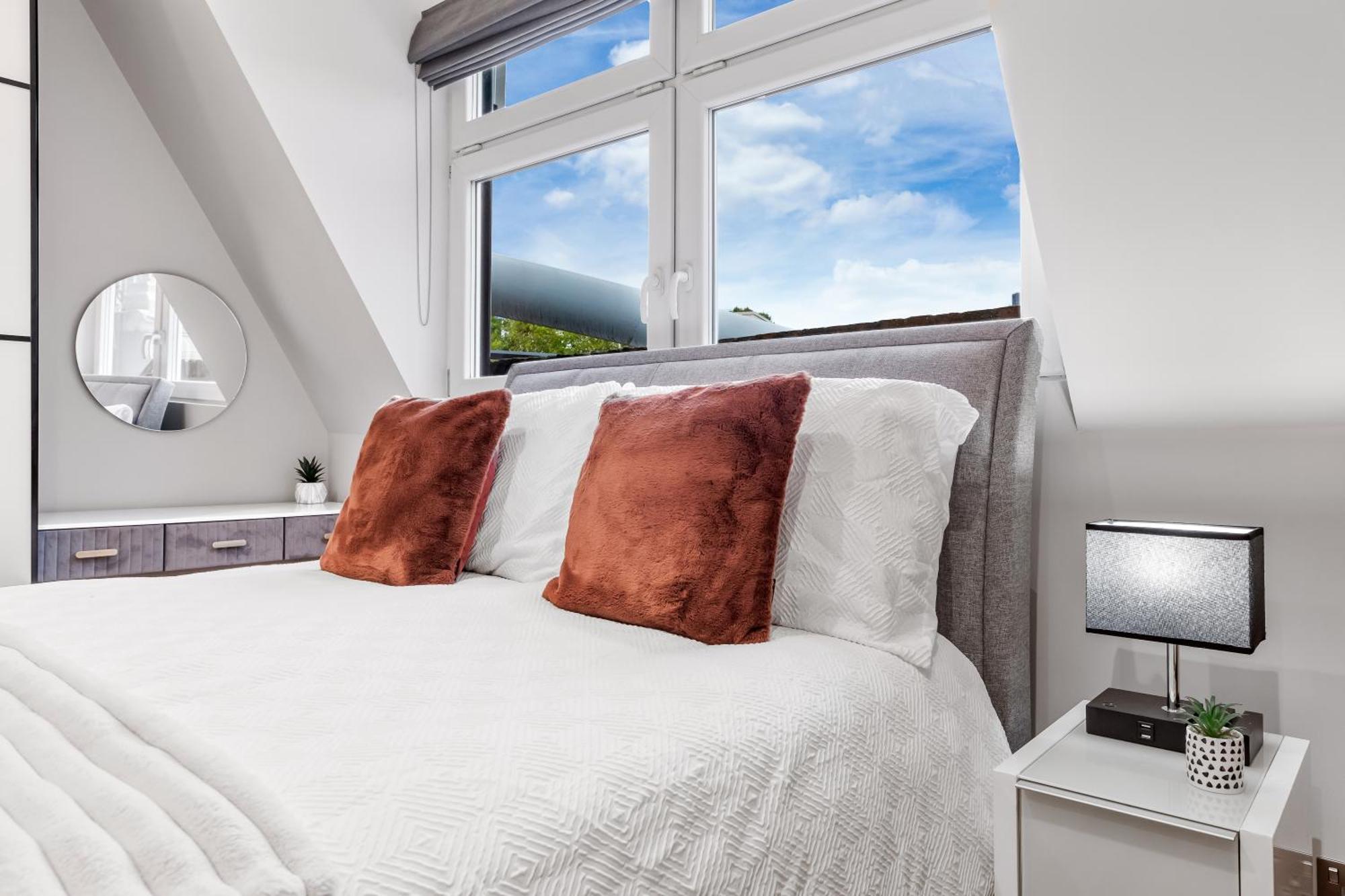 Bridge Luxury By Sol Haven London